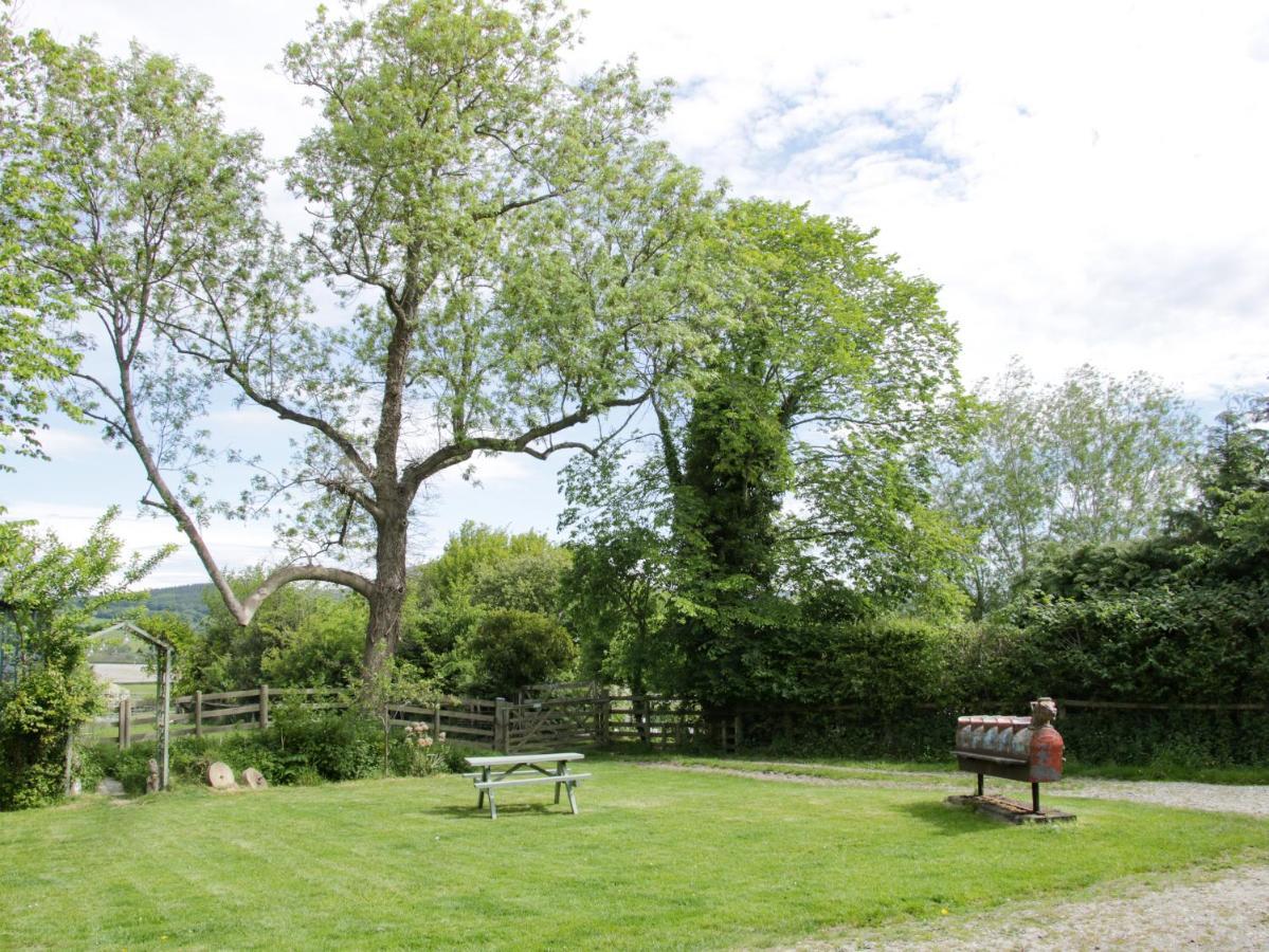 Broughton Stables Villa Montgomery Bagian luar foto