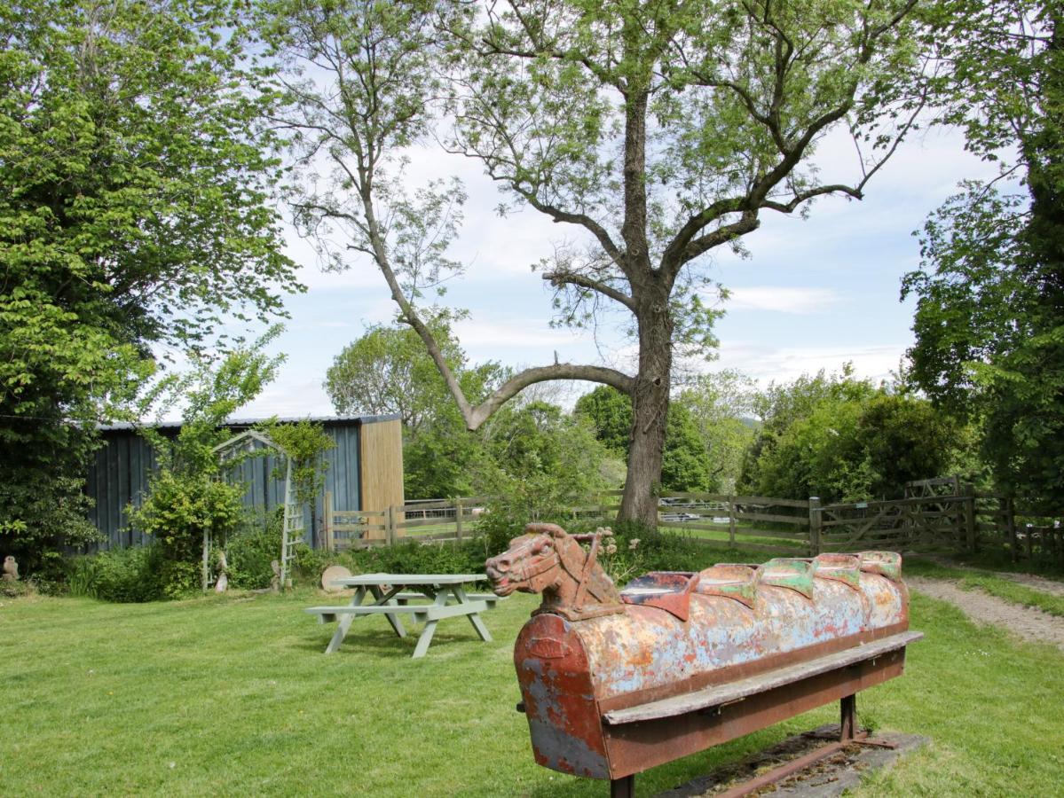 Broughton Stables Villa Montgomery Bagian luar foto