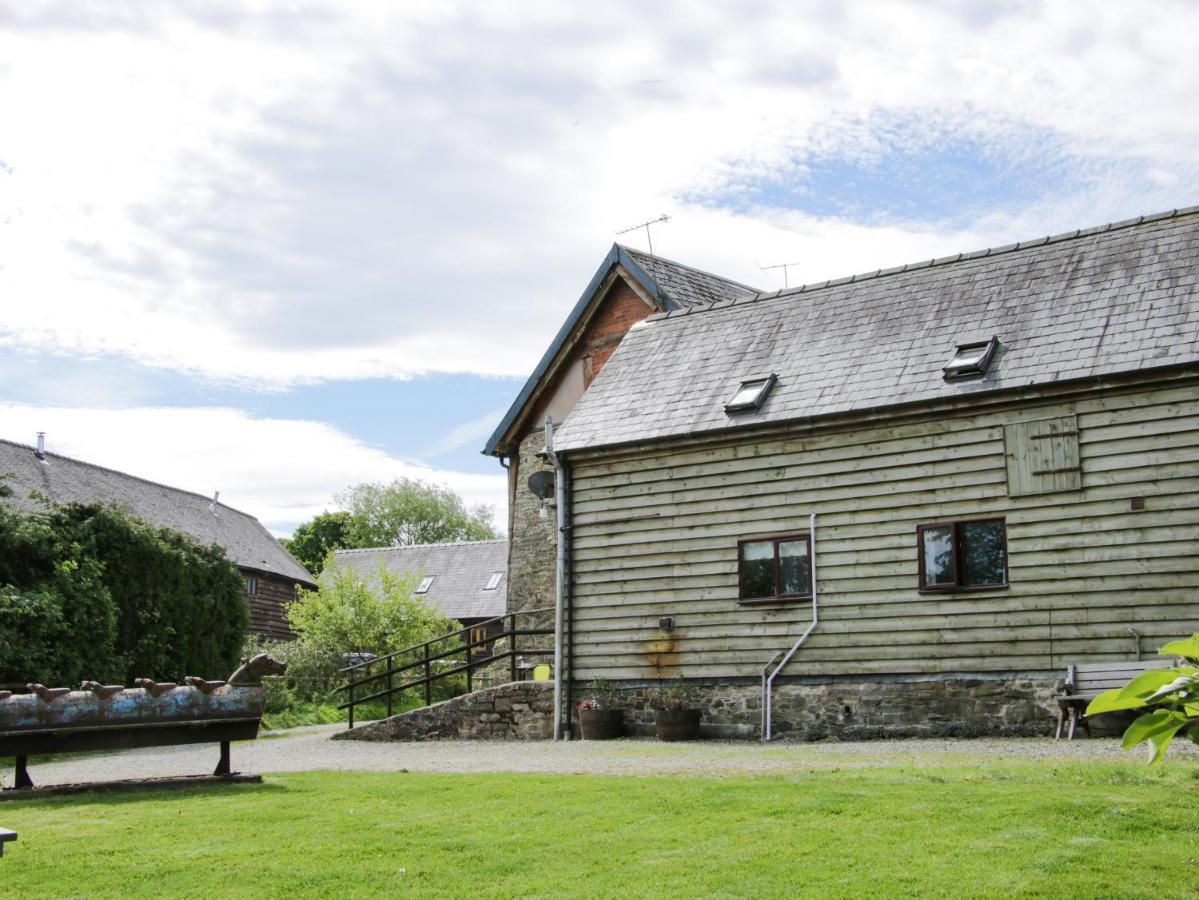 Broughton Stables Villa Montgomery Bagian luar foto